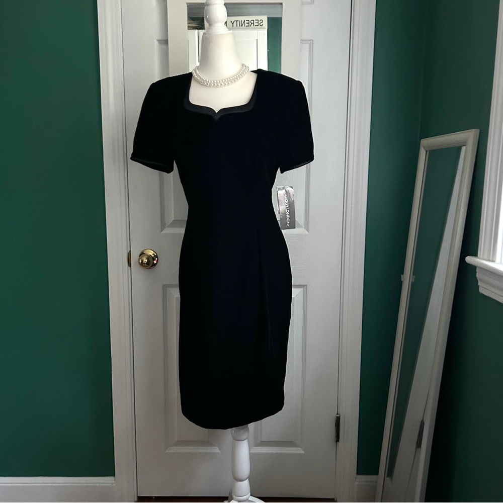 💚💜🖤NWT Maggie London Black Velvet Dress 4